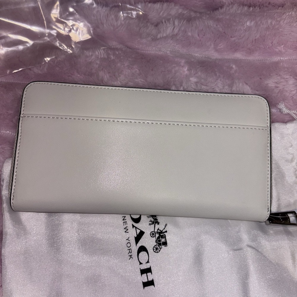 NWT COACH x PEANUTS Long Wallet Snoopy Woodstock Leather Zip White - Picture 2 of 5
